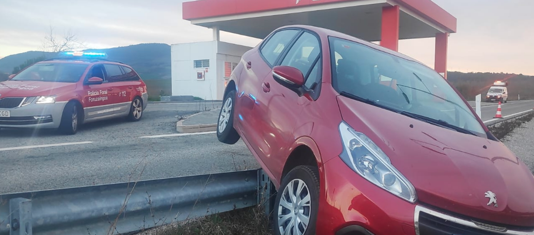 Un tuit de la Policía Foral de Navarra crea polémica en la red social por discriminación por edad