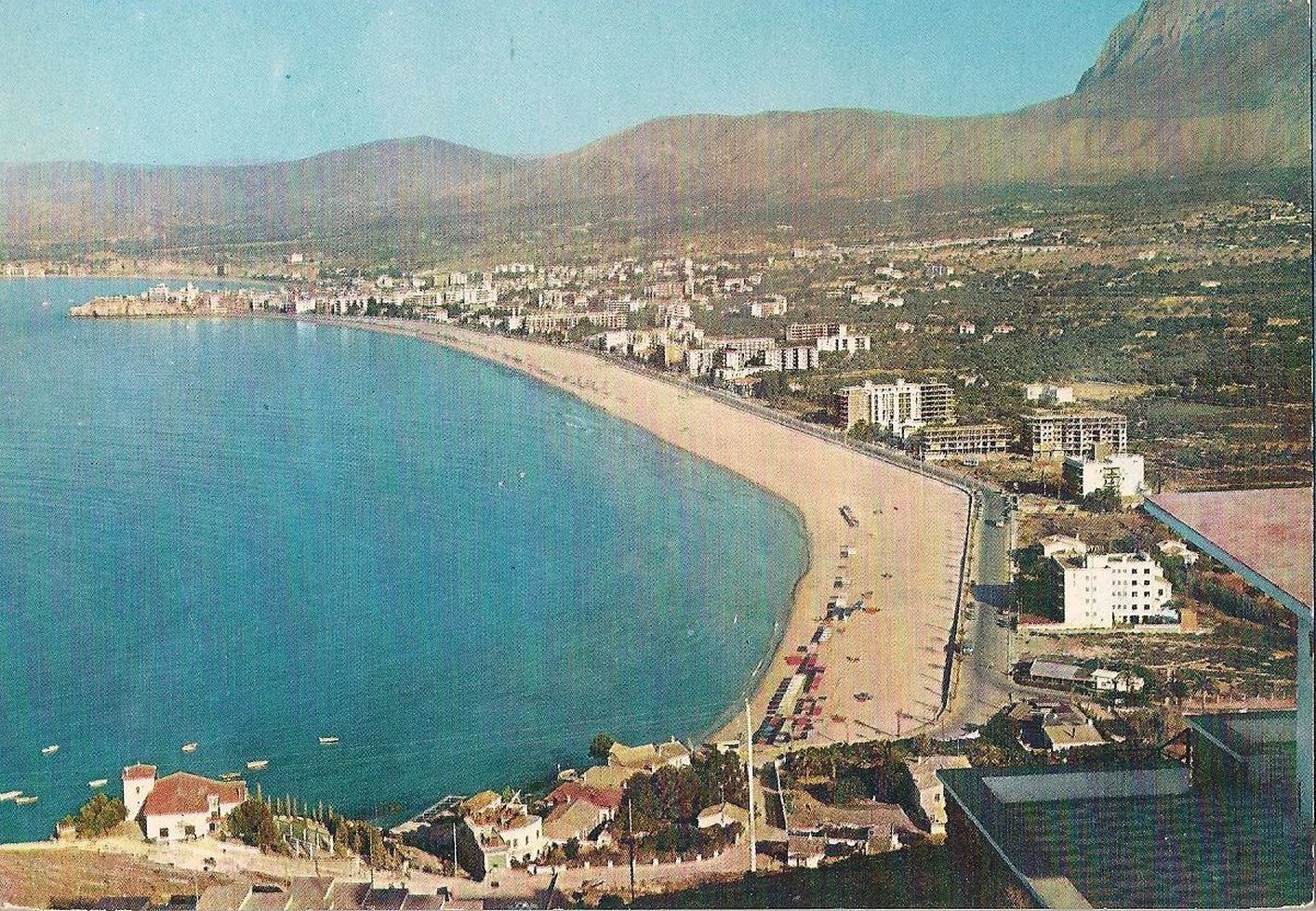 Tarjeta postal. Benidorm. Vista general. A. Campañá y J. Puig Ferrán, s.f. (circulada 1956) Colección Utopía Tarjeta postal. Benidorm. Vista general. A. Campañá y J. Puig Ferrán, s.f. (circulada 1956) Colección Utopía