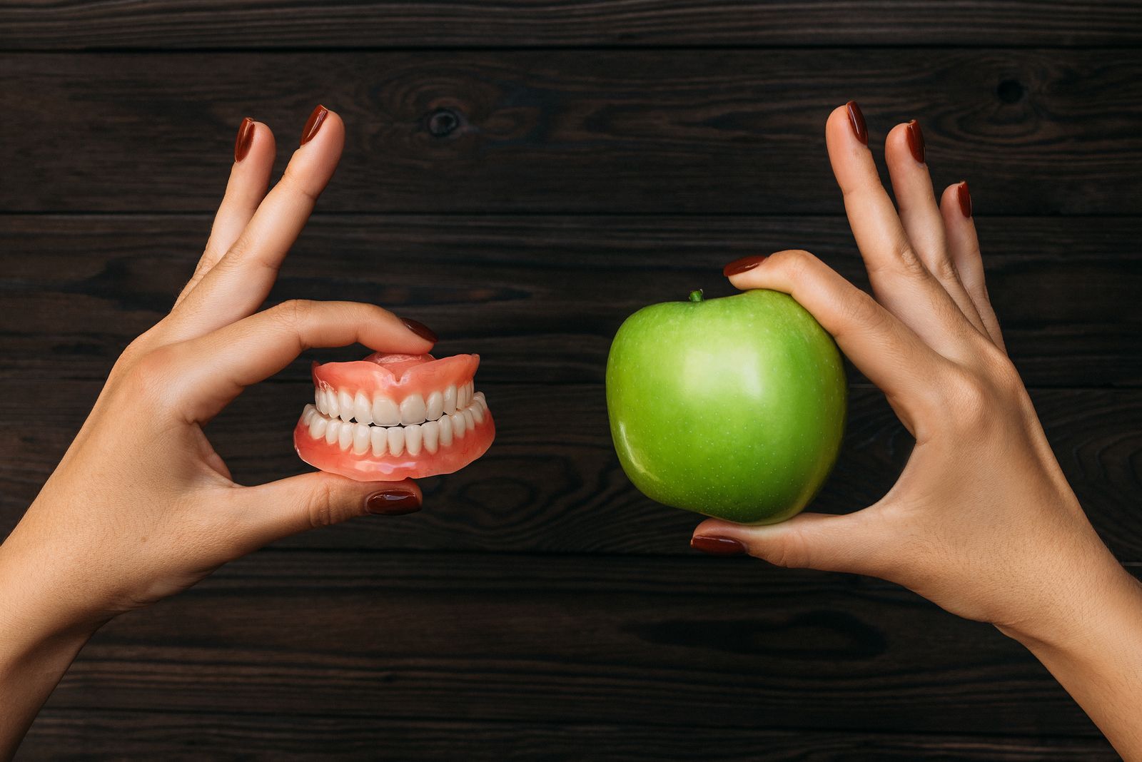 Qué hacer y qué evitar si llevas dentadura postiza