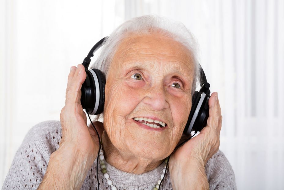 Discotecas silenciosas para devolver la sonrisa a pacientes con demencia Discotecas silenciosas para devolver la sonrisa a pacientes con demencia