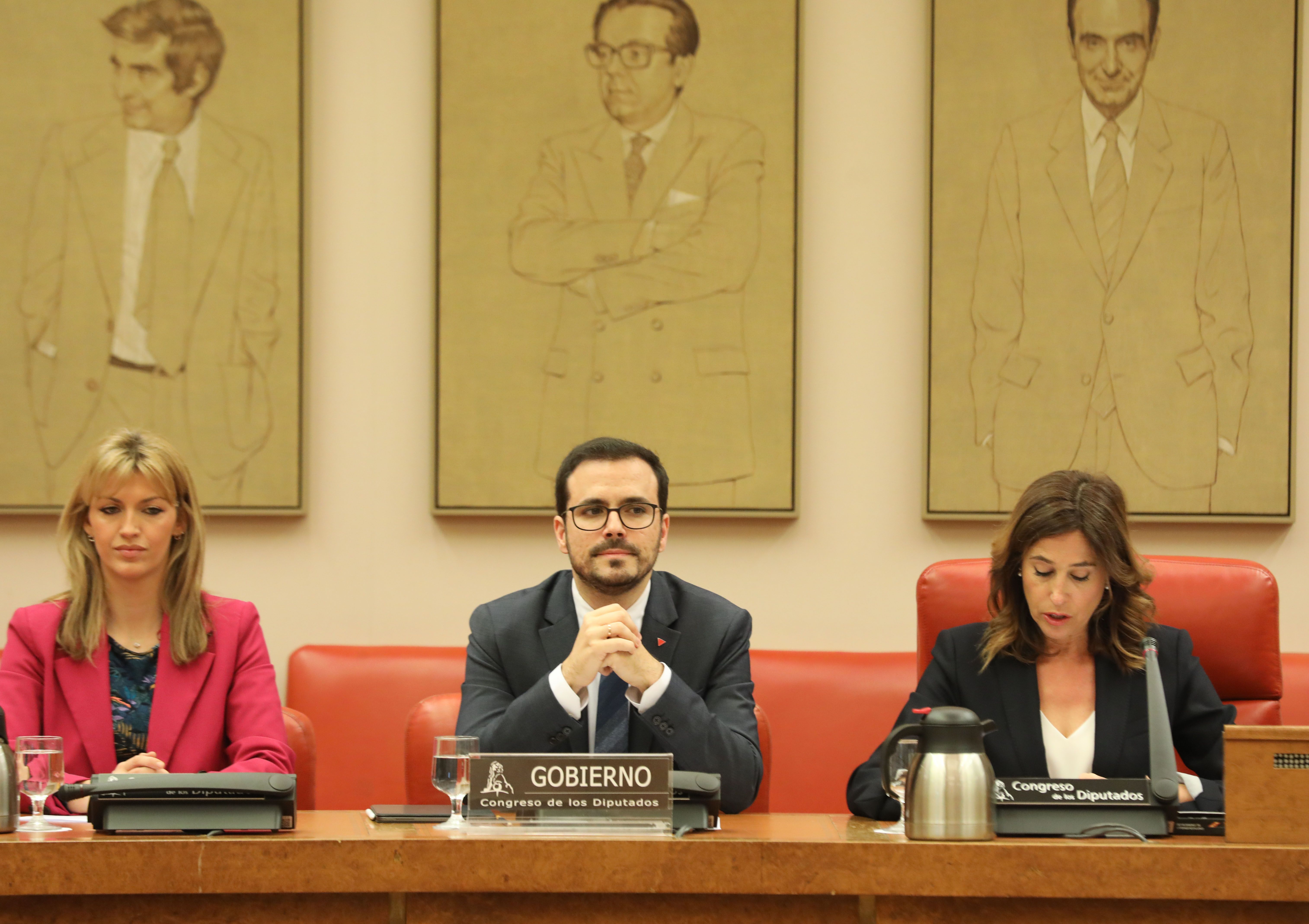 Alberto Garzón anuncia que el Gobierno introducirá la figura del "consumidor vulnerable" que ya existe en algunas Comunidades Foto: EuropaPress