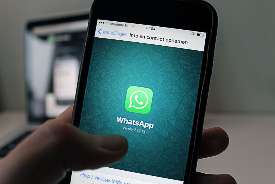 iPhone instalando WhatsApp (Pexels) iPhone instalando WhatsApp (Pexels)