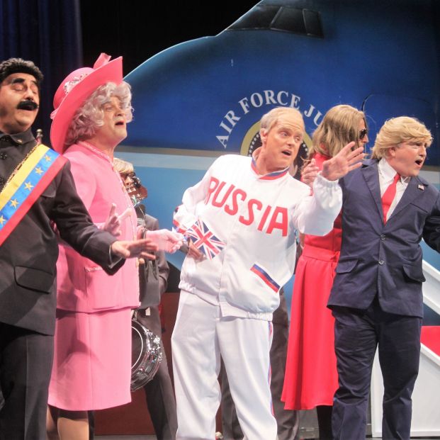 Coro Don Taratachín en el Teatro Falla (Europa Press) Coro Don Taratachín en el Teatro Falla (Europa Press)