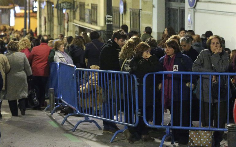 Cola para el Besapie del Cristo de Medinaceli Cola para el Besapie del Cristo de Medinaceli