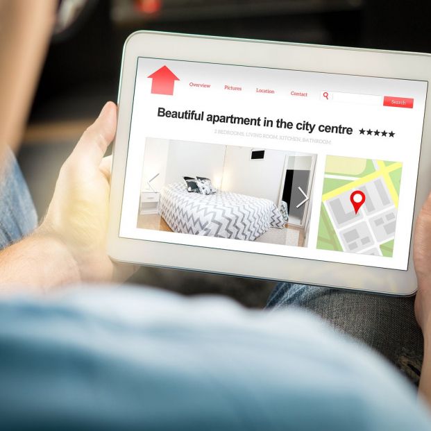 buscando piso en una tablet buscando piso en una tablet