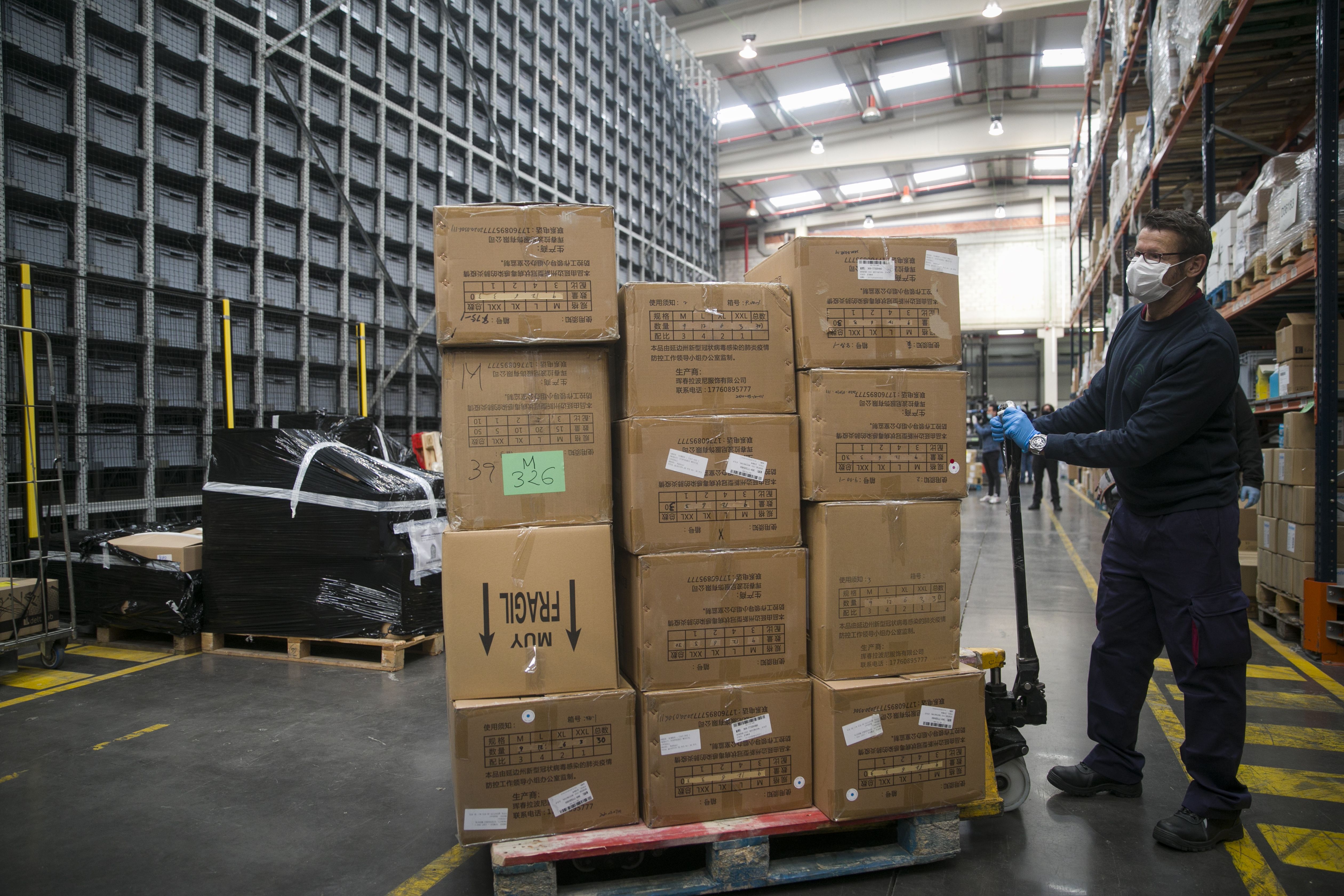 Llegada de mascarillas y otros productos sanitarios. Foto: EuropaPress
