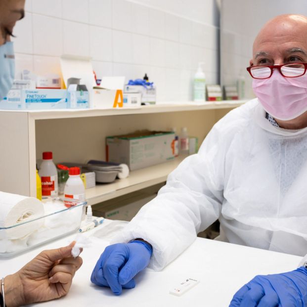 Los nuevos test rápidos adquiridos por el Gobierno seguirán sin llegar a toda la población