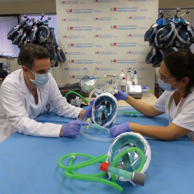 Mascaras de buceo adaptadas para luchar contra el coronavirus. Foto: EuropaPress Mascaras de buceo adaptadas para luchar contra el coronavirus. Foto: EuropaPress