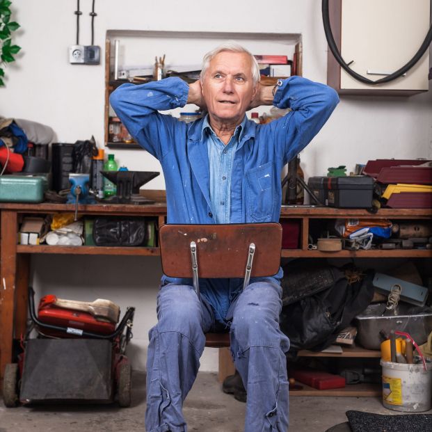 Sencillos ejercicios para hacer en casa para los que sólo necesitas una silla Sencillos ejercicios para hacer en casa para los que sólo necesitas una silla