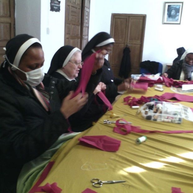 EuropaPress 2806331 monjas agustinas fregenal confeccionan mascarillas EuropaPress 2806331 monjas agustinas fregenal confeccionan mascarillas