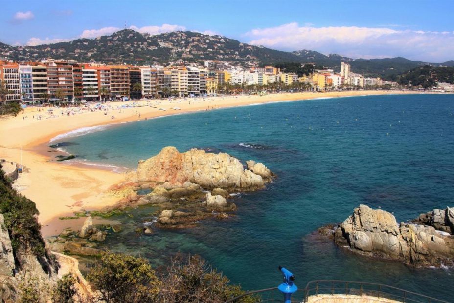 Lloret de Mar prevé separar en las playas a personas mayores, familias y adultos sin niños Lloret de Mar prevé separar en las playas a personas mayores, familias y adultos sin niños