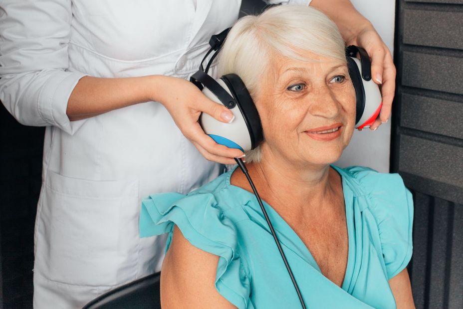 El 94% de los que tenían pensado comprar un audífono en 2020 no lo va a comprar