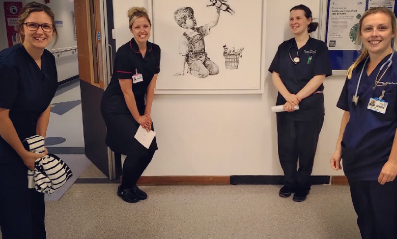 Obra de Banksy en el Hospital de Southampton Obra de Banksy en el Hospital de Southampton