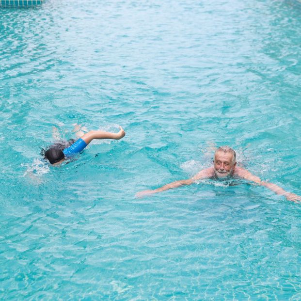 La transmisión del coronavirus en el agua de playas y piscinas es "muy poco probable" La transmisión del coronavirus en el agua de playas y piscinas es "muy poco probable"