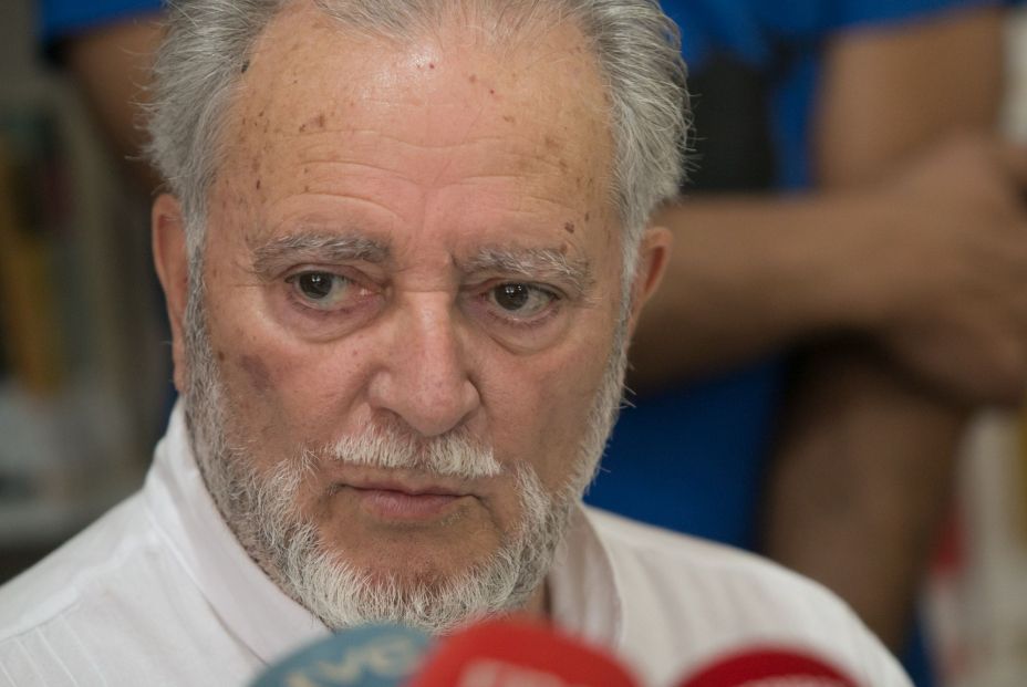 Julio Anguita, ingresado de urgencia en un hospital de Córdoba tras sufrir una parada cardiaca Julio Anguita, ingresado de urgencia en un hospital de Córdoba tras sufrir una parada cardiaca