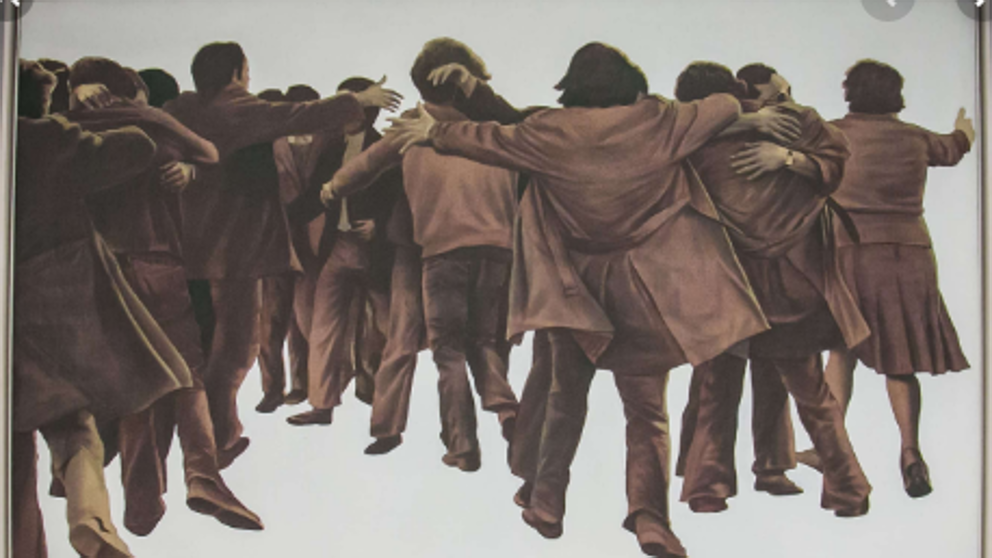 Muere el pintor Juan Genovés, autor de 'El abrazo', símbolo de la Transición