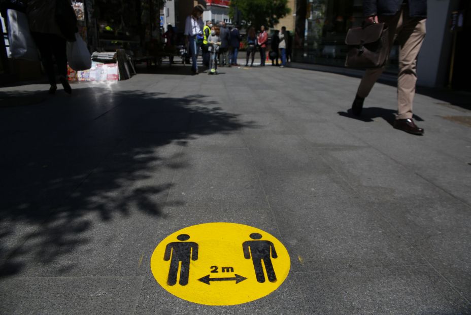 Advierten de que 2 metros no son suficientes para detener la transmisión del virus con viento flojo