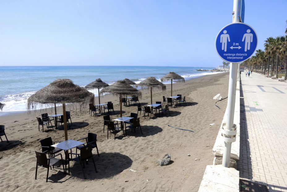 paseantes disfrutan playa huelin fase estado alarma malaga 27 mayo 2020 paseantes disfrutan playa huelin fase estado alarma malaga 27 mayo 2020