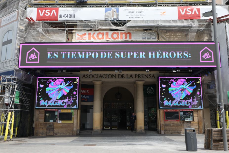 Madrid: Homenaje a los fallecidos en las pantallas de Gran Vía- Foto: Europa Press