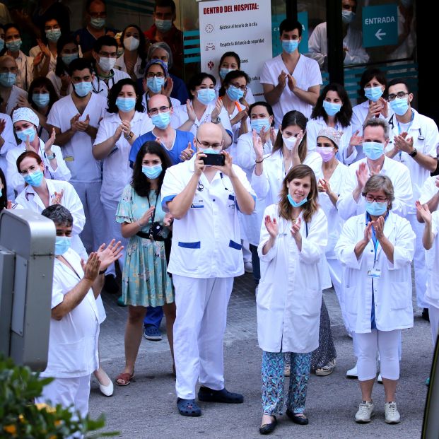 Alta a un paciente con COVID-19. Foto: Europa Press Alta a un paciente con COVID-19. Foto: Europa Press