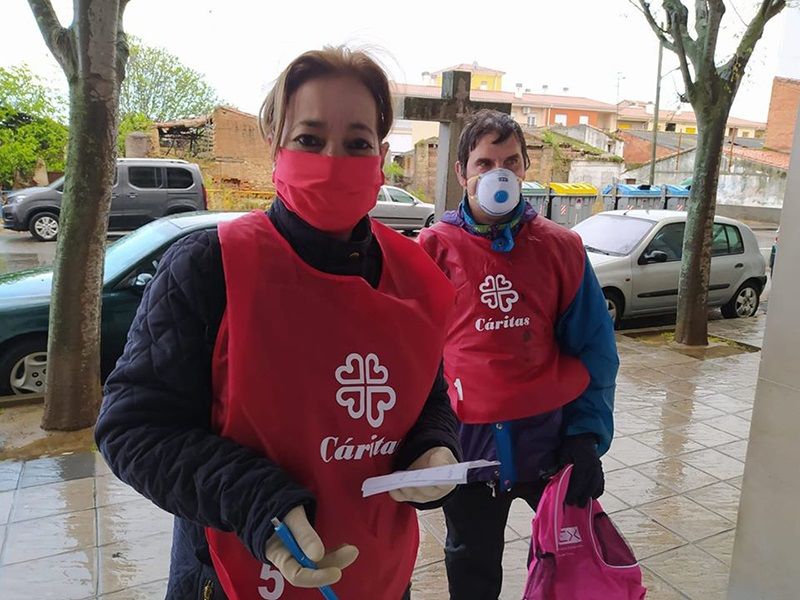 EuropaPress 2766031 grupoextremadura caritas parroquial coria voluntarios confeccionan EuropaPress 2766031 grupoextremadura caritas parroquial coria voluntarios confeccionan