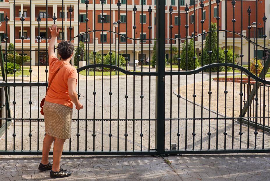 senora saluda reja familiar residencia ancianos san juan dios despues junta senora saluda reja familiar residencia ancianos san juan dios despues junta