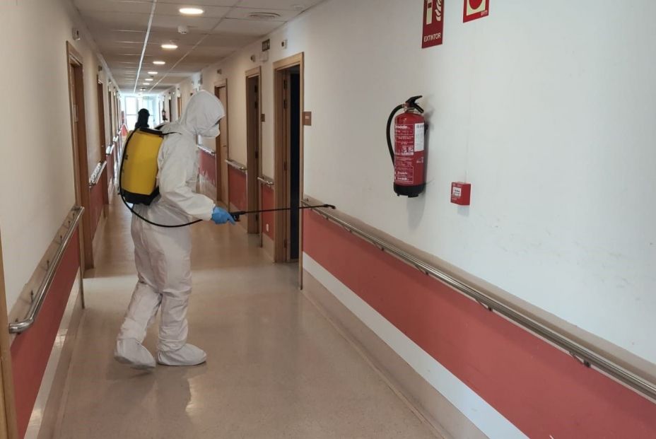 miembro ume desinfectando miembro ume desinfectando