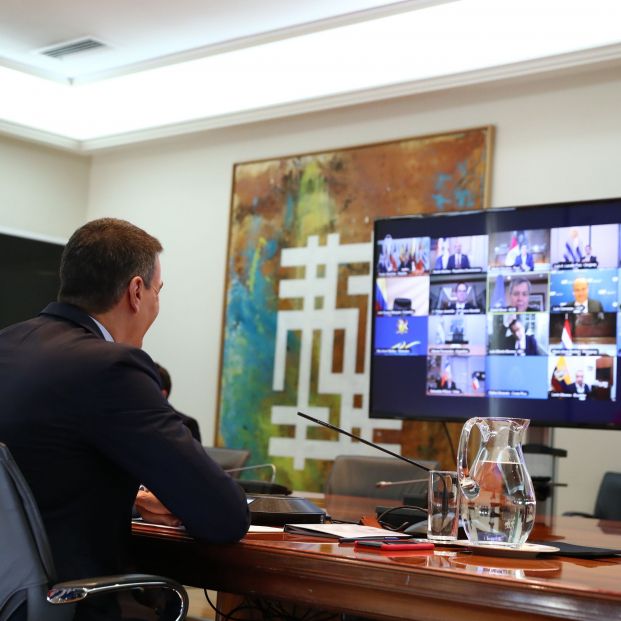 El presidente del Gobierno, Pedro Sánchez, participa, por videoconferencia, en la Conferencia de jefes de Estado y de Gobierno 'Juntos por una respuesta para América Latina y el Caribe ante la COVID-19' - Foto: Europa Press El presidente del Gobierno, Pedro Sánchez, participa, por videoconferencia, en la Conferencia de jefes de Estado y de Gobierno 'Juntos por una respuesta para América Latina y el Caribe ante la COVID-19' - Foto: Europa Press