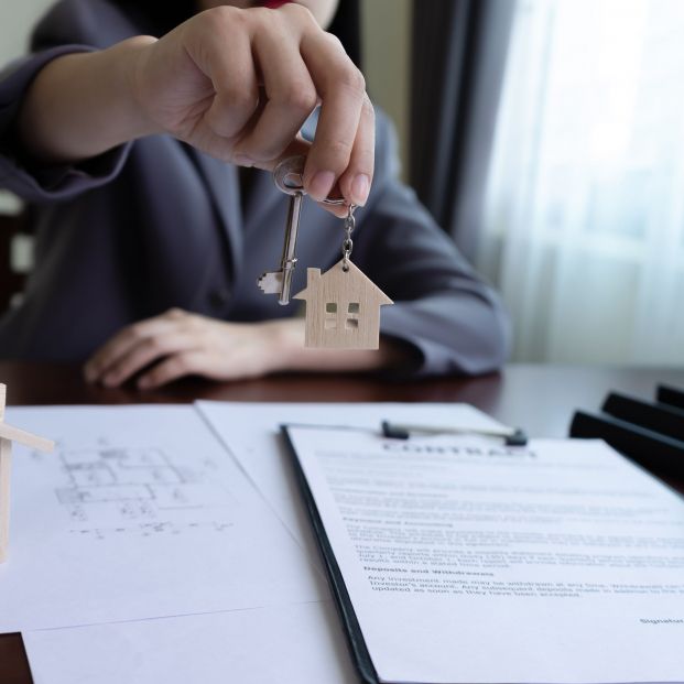 bigstock Real Estate Agent Or Home Sell 370371031 bigstock Real Estate Agent Or Home Sell 370371031