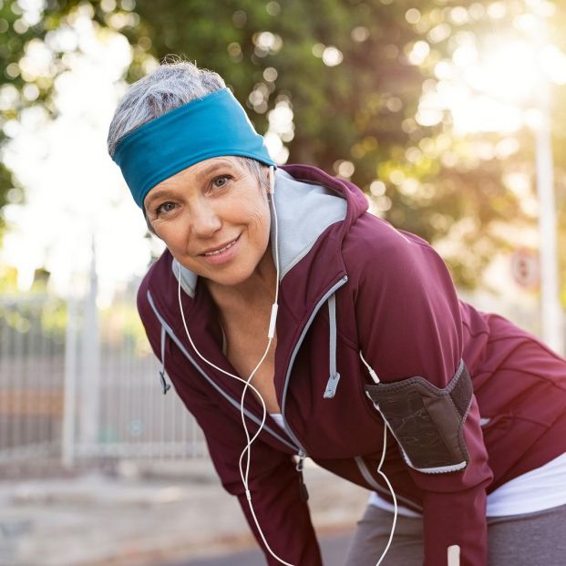 Ropa adecuada para salir a correr (bigstock)