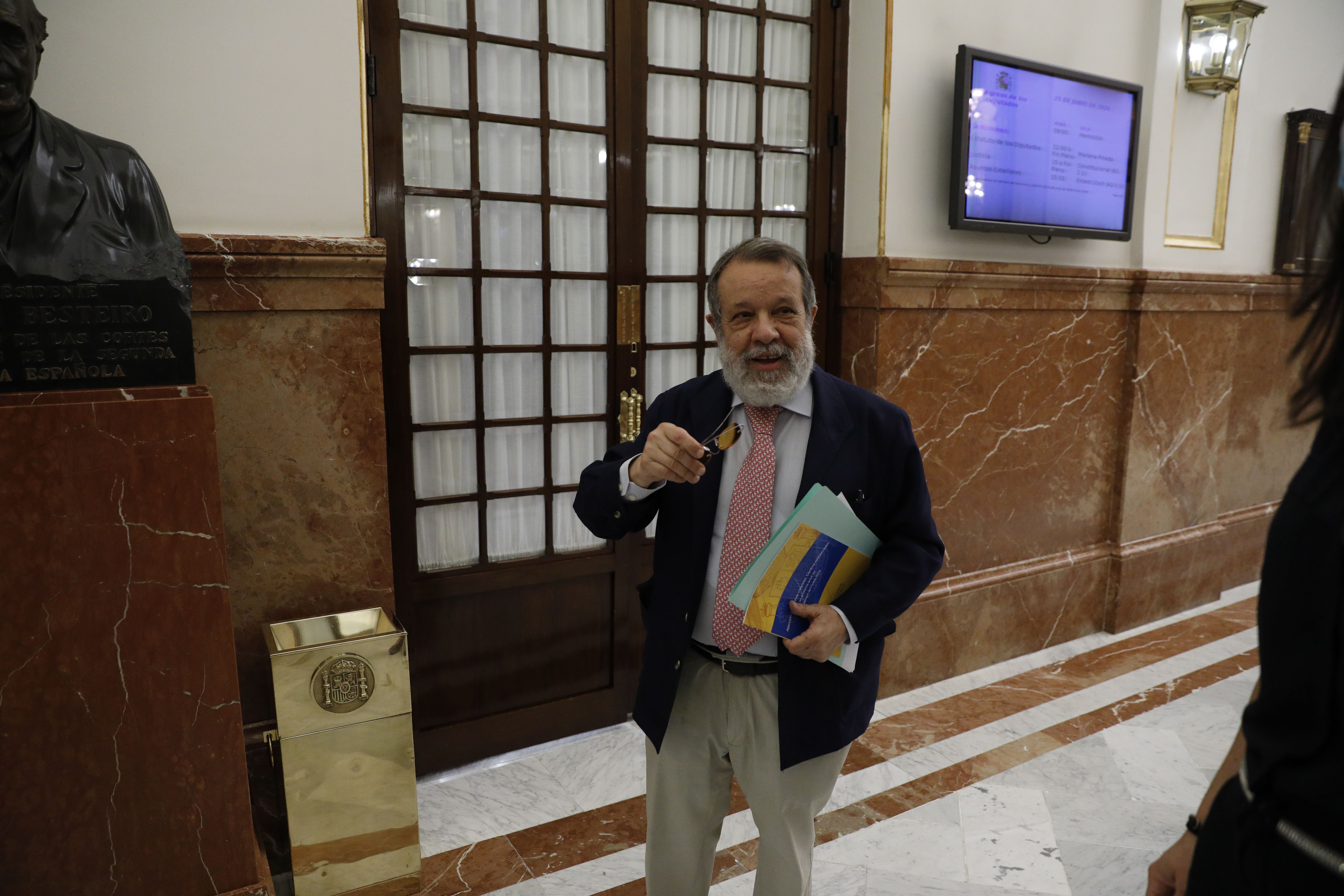 El Defensor del Pueblo participa en el coloquio 'Los derechos  de los mayores’ en Canal Sénior