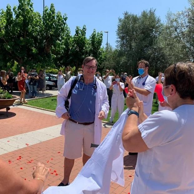 EL HOSPITAL DE MANACOR RECIBE ENTRE APLAUSOS AL JEFE DE CARDIOLOGÍA TRAS PASAR 3 MESES INGRESADO POR LA COVID-19 - Foto: Europa Press EL HOSPITAL DE MANACOR RECIBE ENTRE APLAUSOS AL JEFE DE CARDIOLOGÍA TRAS PASAR 3 MESES INGRESADO POR LA COVID-19 - Foto: Europa Press