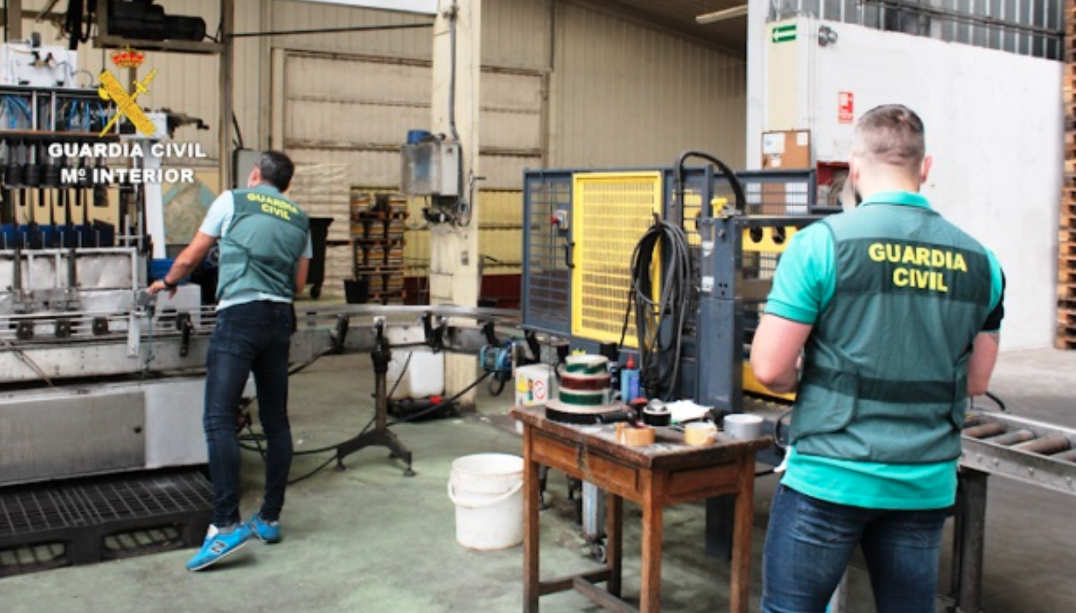 Timo del nazareno: Crean 90 empresas falsas para estafar 125.000 botellas de vino y revenderlas