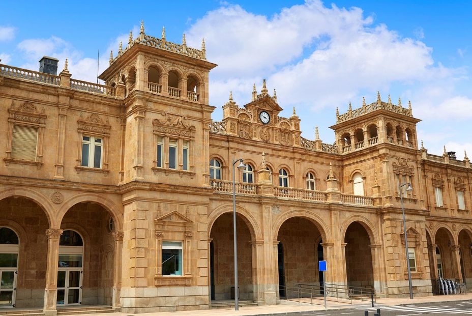 bigstock Zamora train station in Spain157763138