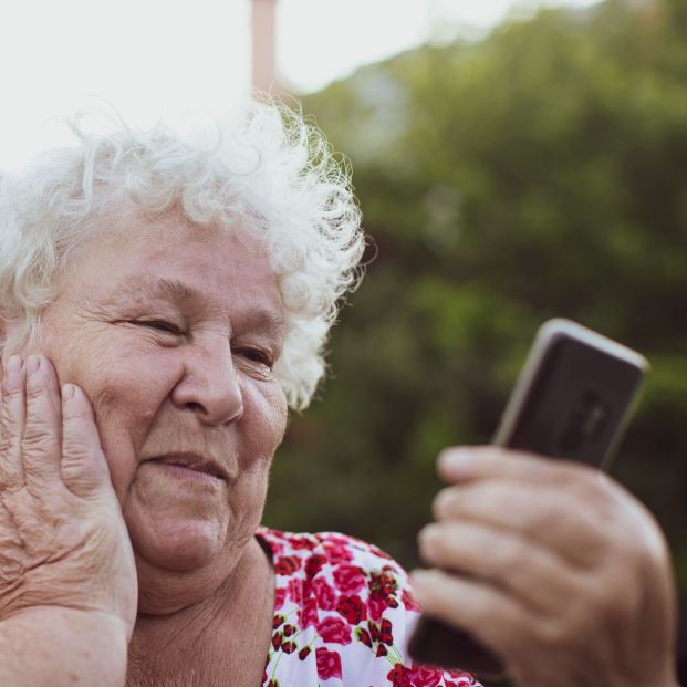 ‘¿Charlamos?’, todo un éxito en la lucha contra la soledad no deseada de los mayores