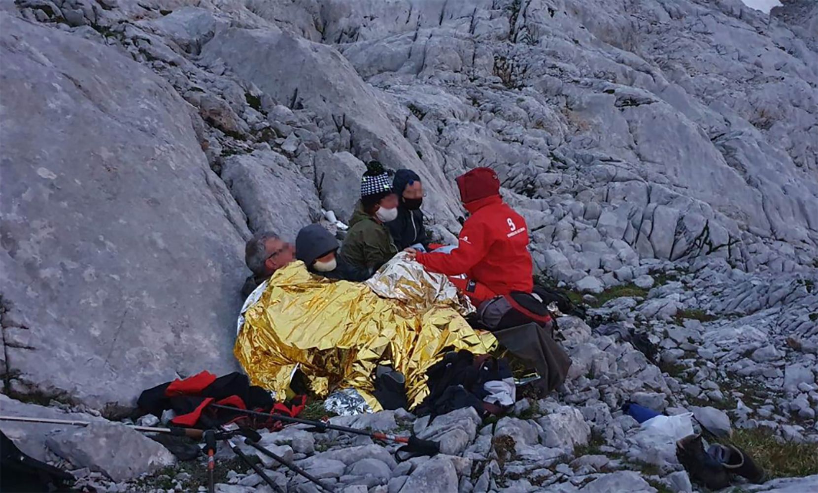 Complicado rescate de más de 12 horas de una familia con dos hijos en Cabrales