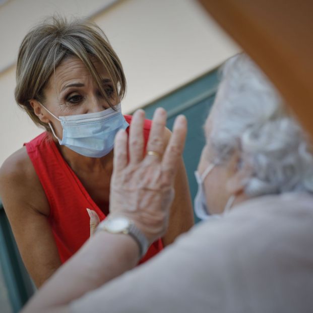 Familiares que sacaron a sus mayores de residencias denuncian presiones para su reingreso Familiares que sacaron a sus mayores de residencias denuncian presiones para su reingreso