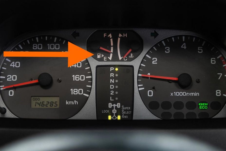 El truco para saber en qué lado está el depósito de la gasolina sin bajarte del coche El truco para saber en qué lado está el depósito de la gasolina sin bajarte del coche