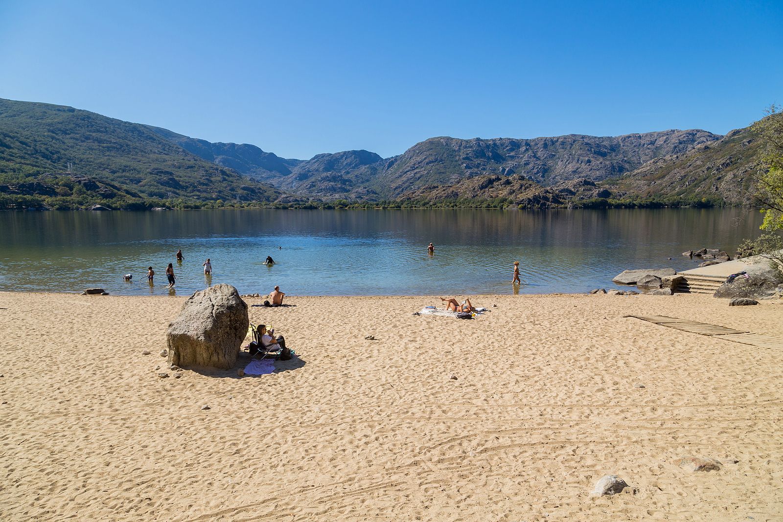 Los riesgos de bañarte en lagos y lagunas
