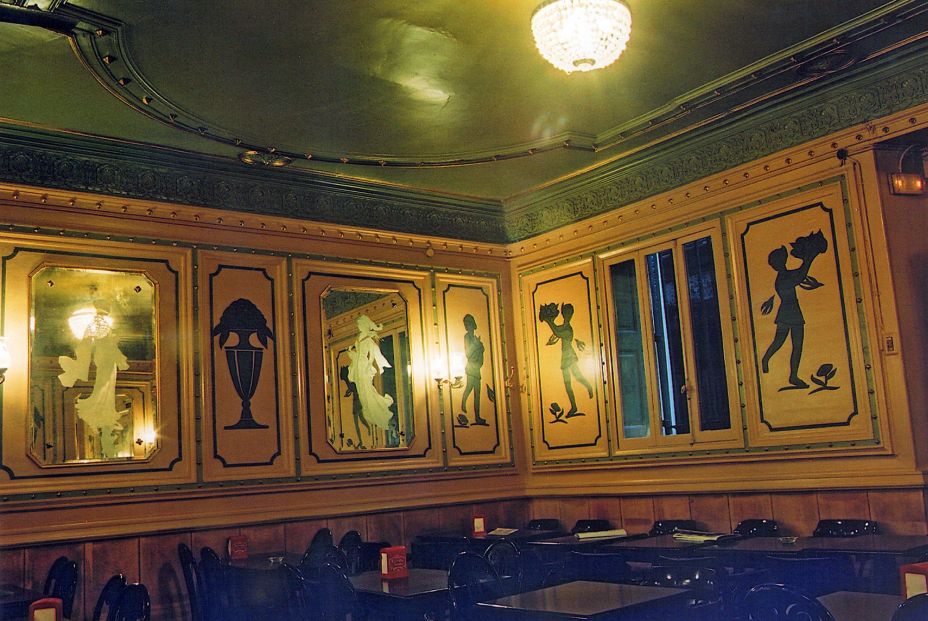 139 Foto color salon atras a§os 80 copia