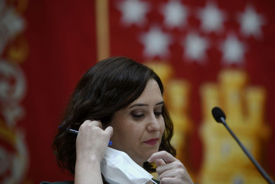 Sin respaldo internacional ni científico, la 'cartilla Covid-19' de Ayuso desata la polémica Sin respaldo internacional ni científico, la 'cartilla Covid-19' de Ayuso desata la polémica