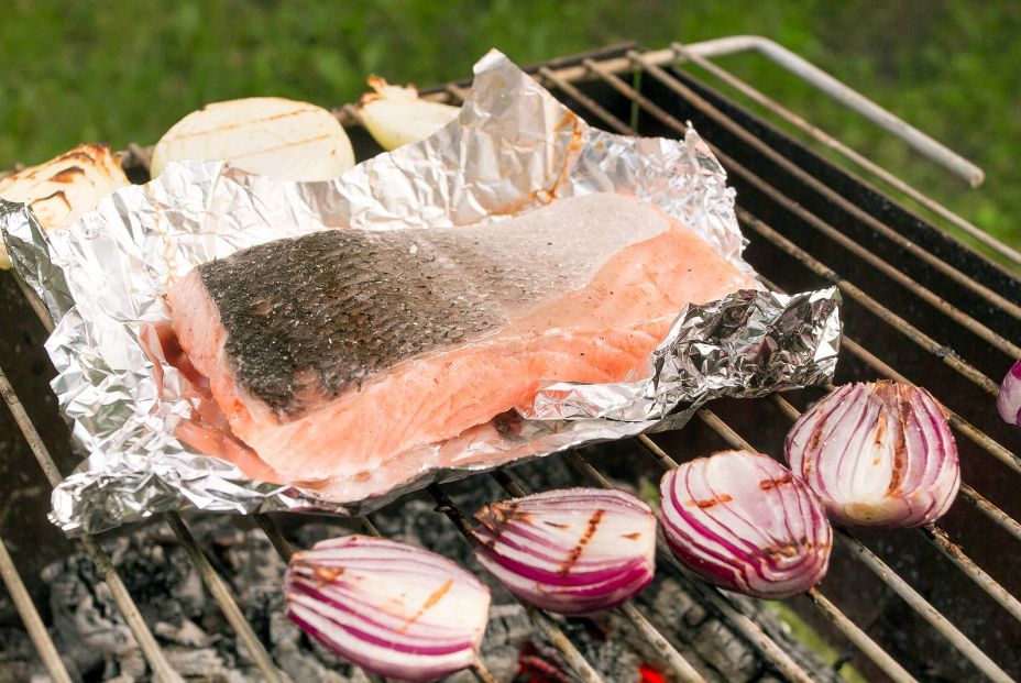 bigstock Fish On Barbecue Rack Picnic320194957