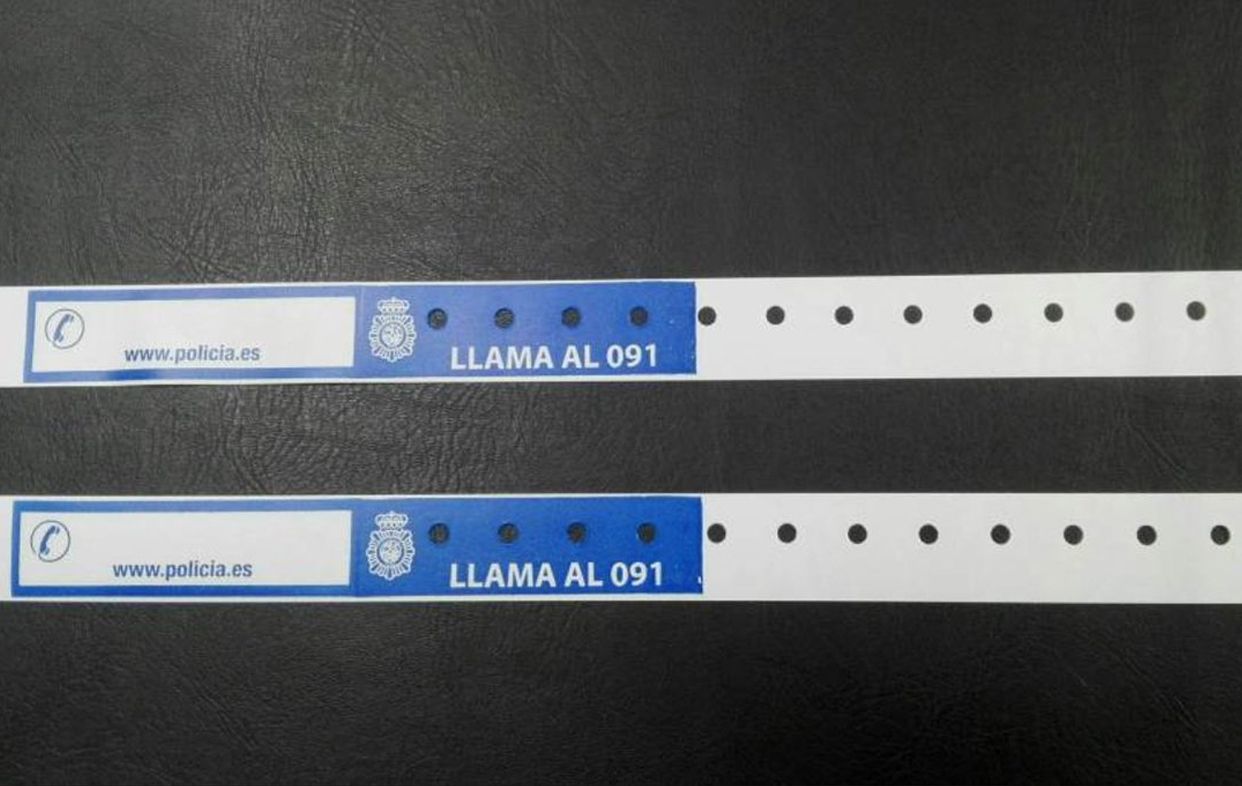 La Policía Nacional pide que todos los niños lleven esta pulsera en la playa