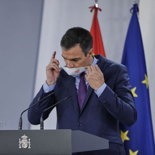 Pedro Sánchez defiende la monarquía: "No se juzga a instituciones, sino a personas" Pedro Sánchez defiende la monarquía: "No se juzga a instituciones, sino a personas"