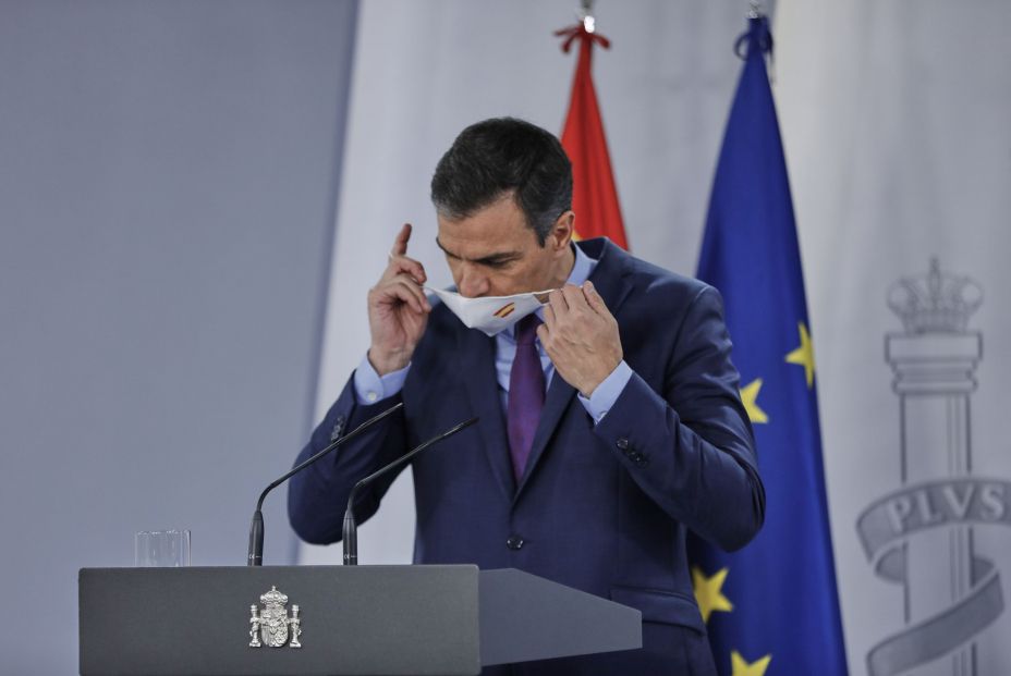 Pedro Sánchez defiende la monarquía: "No se juzga a instituciones, sino a personas" Pedro Sánchez defiende la monarquía: "No se juzga a instituciones, sino a personas"