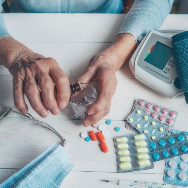 ¿Qué consecuencias tiene el exceso del consumo de fármacos en las personas mayores? ¿Qué consecuencias tiene el exceso del consumo de fármacos en las personas mayores?