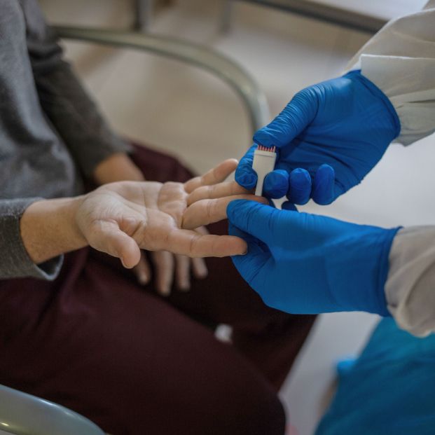 Un brote de Covid contagia a 20 usuarios vacunados de una residencia de Barcelonante