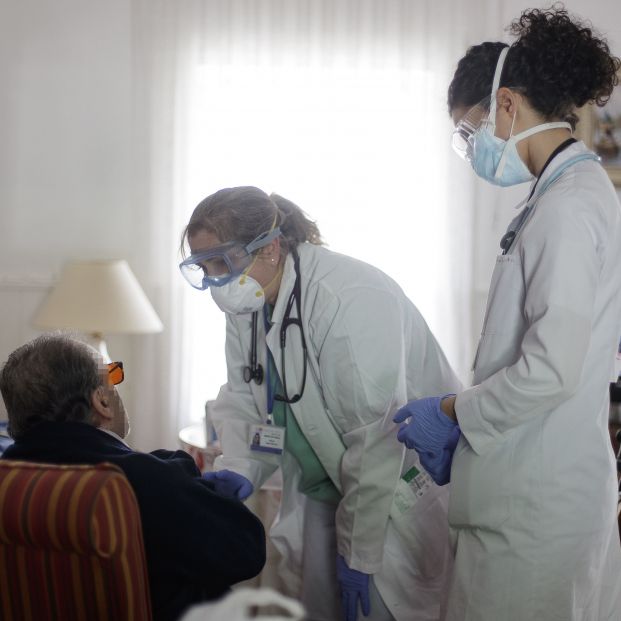 La segunda ola de coronavirus reabre el debate sobre la necesidad de medicalizar las residencias La segunda ola de coronavirus reabre el debate sobre la necesidad de medicalizar las residencias