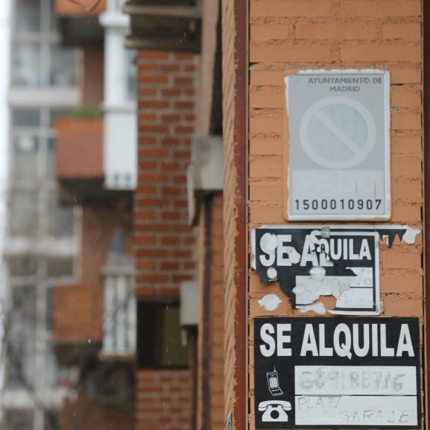 EuropaPress 2763069 varios carteles alquila pared edificio dia consejo ministros preve aprobar EuropaPress 2763069 varios carteles alquila pared edificio dia consejo ministros preve aprobar