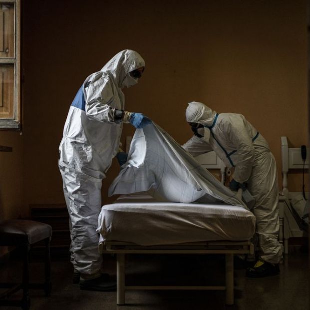 Médicos Sin Fronteras critica la gestión del coronavirus de las residencias de mayores. Las residencias catalanas critican el abandono durante la pandemia: "Estábamos solos"